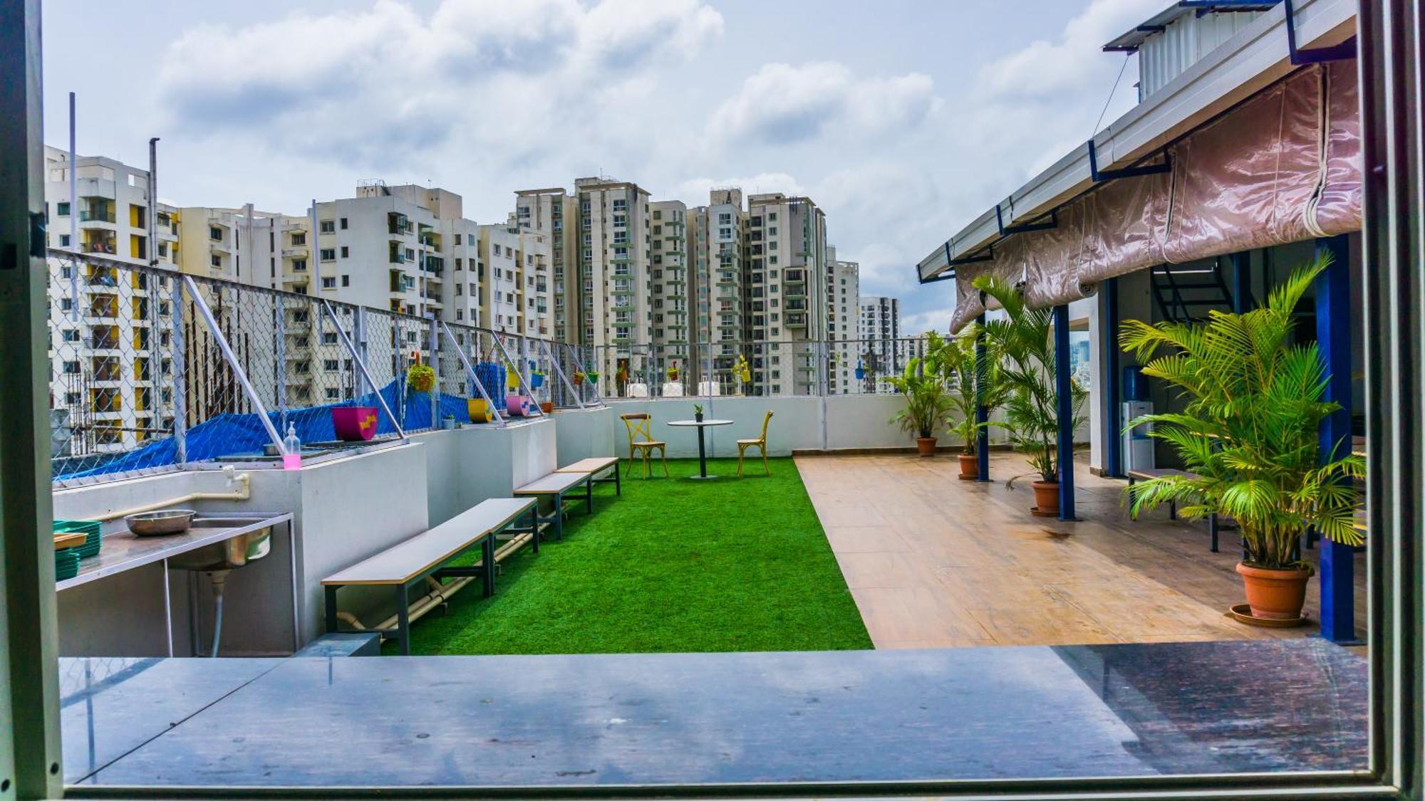 Local Colive Sarjapur Aparthotel Бангалор Екстериор снимка